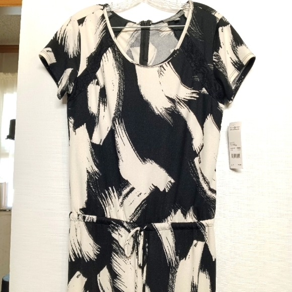 NY Collection Black & White Stretch Medium Jump Suit - Picture 3 of 7